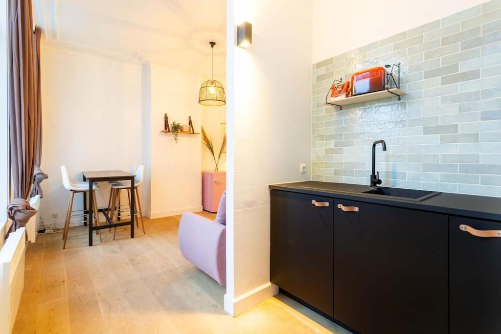 Pink Fairytale-Like Apartment Αμβέρσα Εξωτερικό φωτογραφία