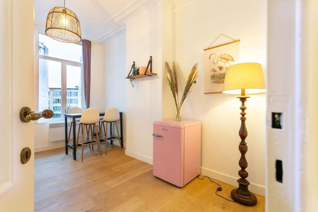 Pink Fairytale-Like Apartment Αμβέρσα Εξωτερικό φωτογραφία